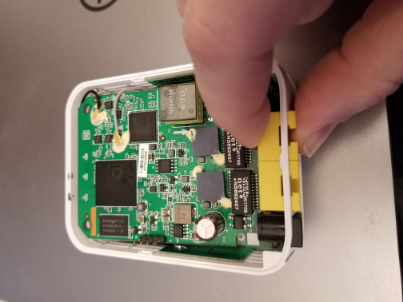 ../../../_images/om5p-ac-radio-modification-7.png